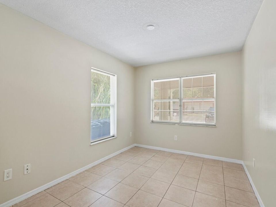 合同活跃: $224,900 (3 贝兹, 2 浴室, 1344 平方英尺)