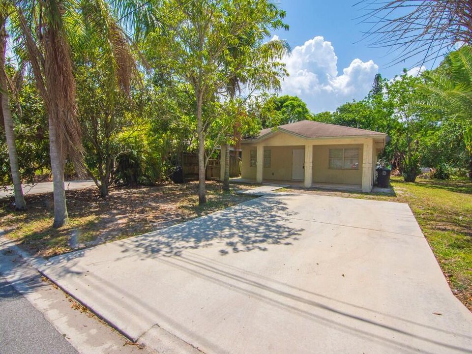 合同活跃: $224,900 (3 贝兹, 2 浴室, 1344 平方英尺)