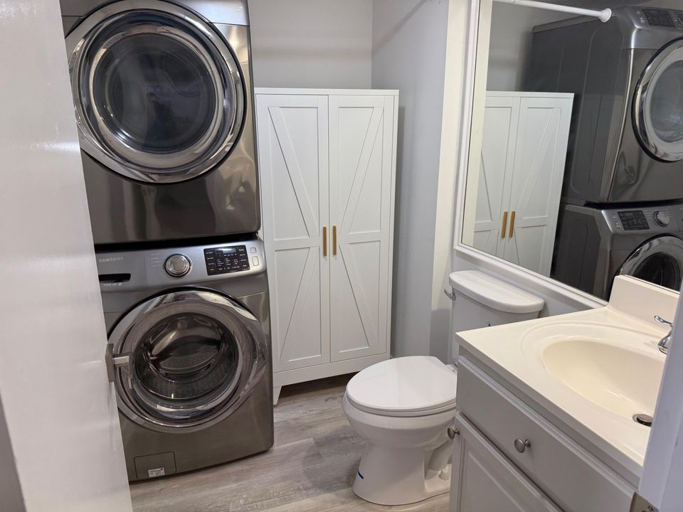 На продажу: $239,200 (2 спален, 2 ванн, 1236 Квадратных фут)