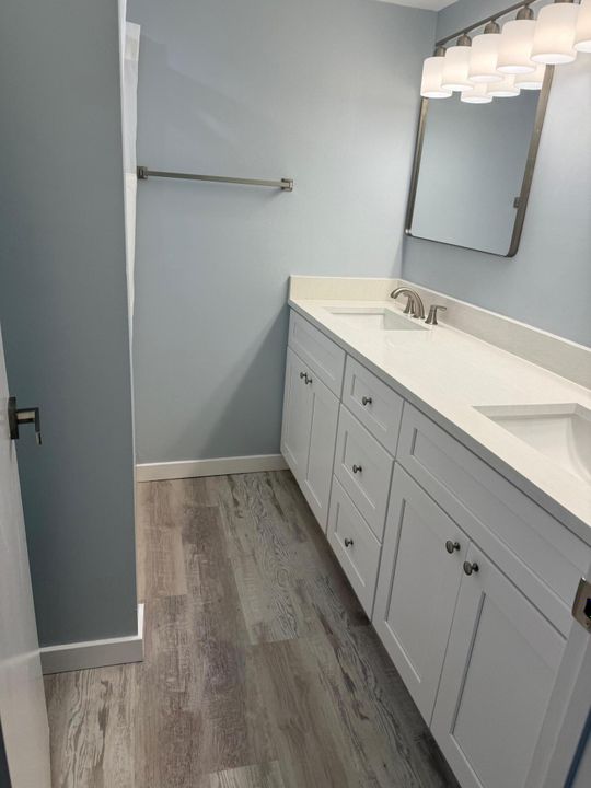 На продажу: $239,200 (2 спален, 2 ванн, 1236 Квадратных фут)