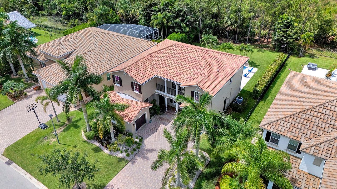 Activo con contrato: $875,000 (4 camas, 3 baños, 3410 Pies cuadrados)