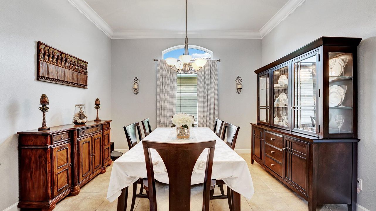 Activo con contrato: $875,000 (4 camas, 3 baños, 3410 Pies cuadrados)