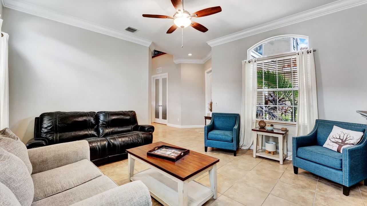 Activo con contrato: $875,000 (4 camas, 3 baños, 3410 Pies cuadrados)