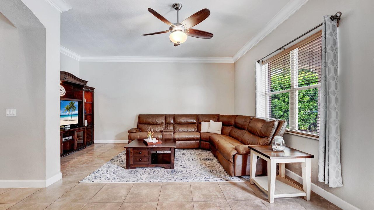 Activo con contrato: $875,000 (4 camas, 3 baños, 3410 Pies cuadrados)