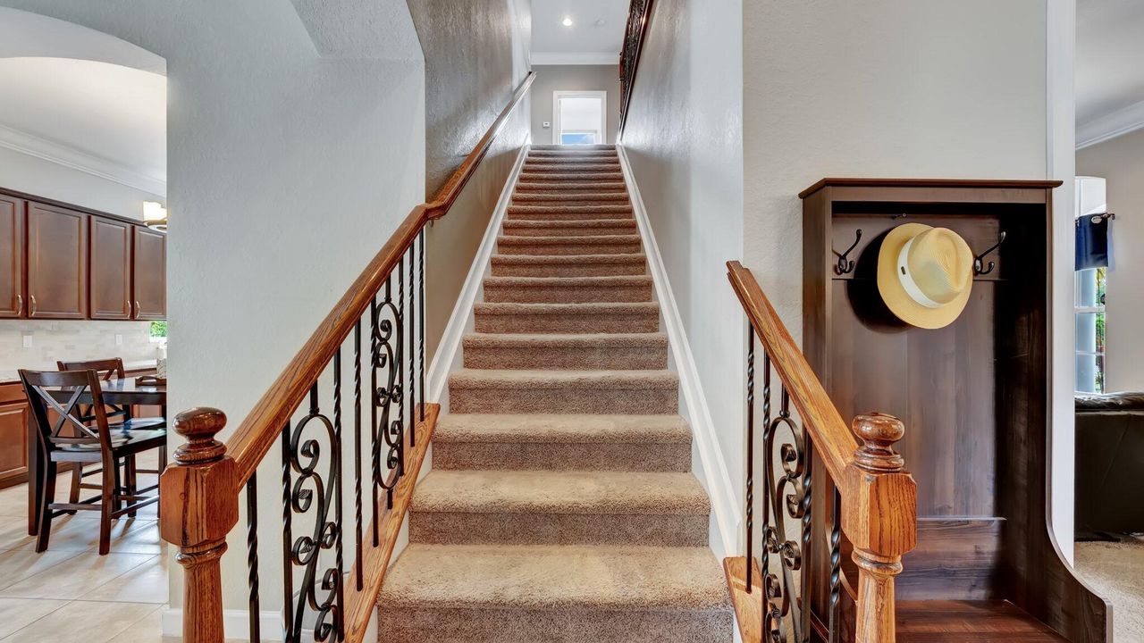 Activo con contrato: $875,000 (4 camas, 3 baños, 3410 Pies cuadrados)