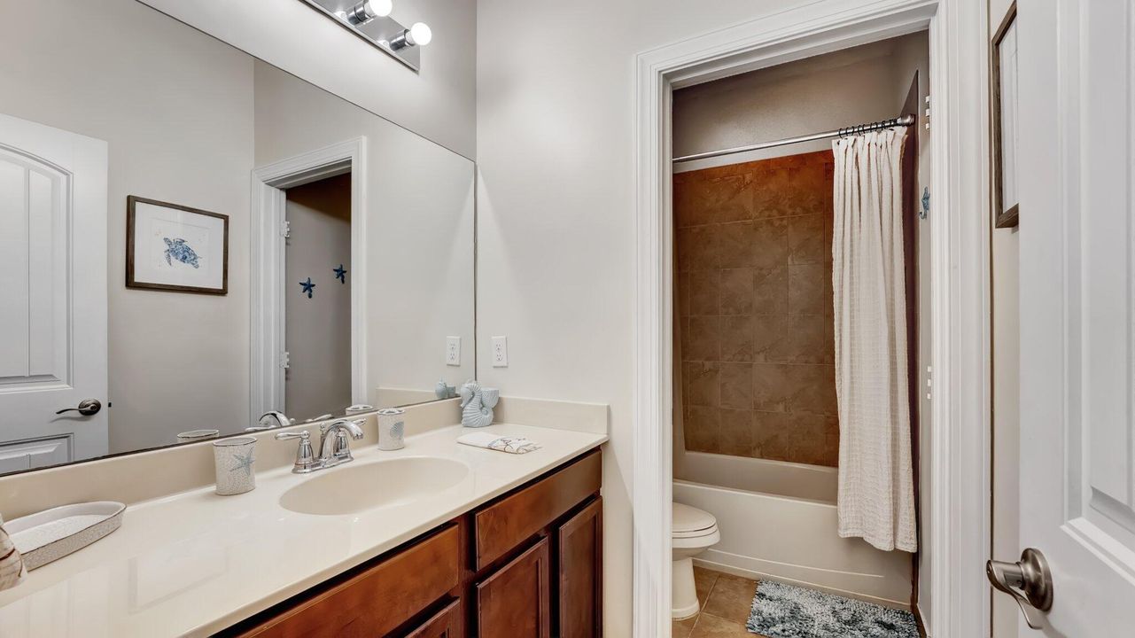 Activo con contrato: $875,000 (4 camas, 3 baños, 3410 Pies cuadrados)