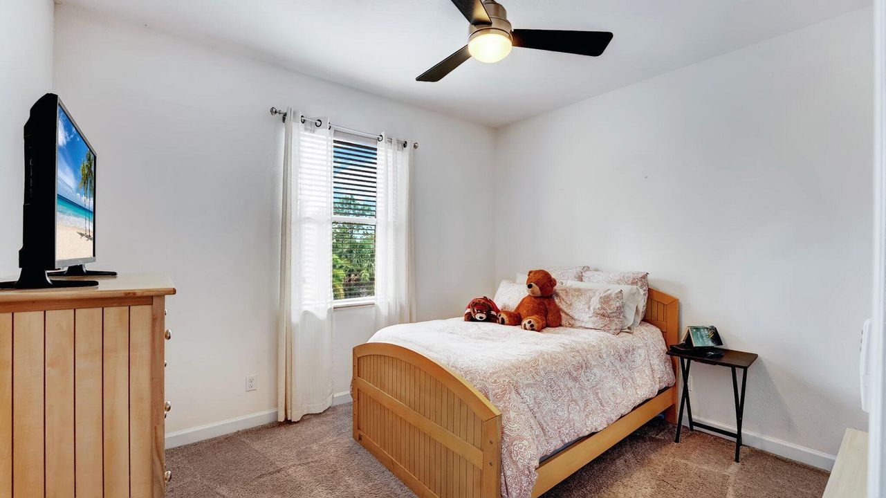 Activo con contrato: $875,000 (4 camas, 3 baños, 3410 Pies cuadrados)