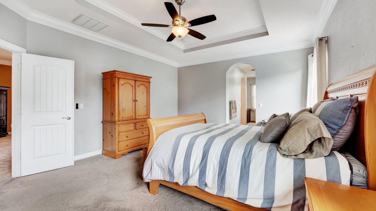 Activo con contrato: $875,000 (4 camas, 3 baños, 3410 Pies cuadrados)