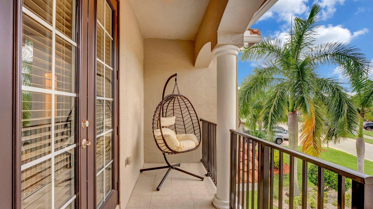 Activo con contrato: $875,000 (4 camas, 3 baños, 3410 Pies cuadrados)