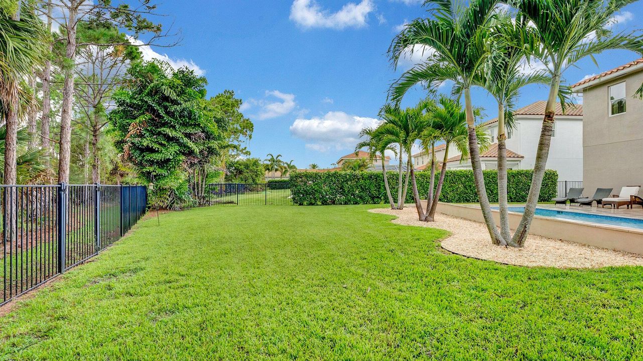 Activo con contrato: $875,000 (4 camas, 3 baños, 3410 Pies cuadrados)