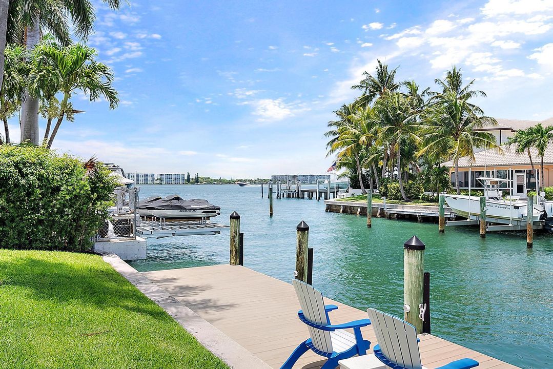 Recently Sold: $3,950,000 (4 beds, 3 baths, 2836 Square Feet)