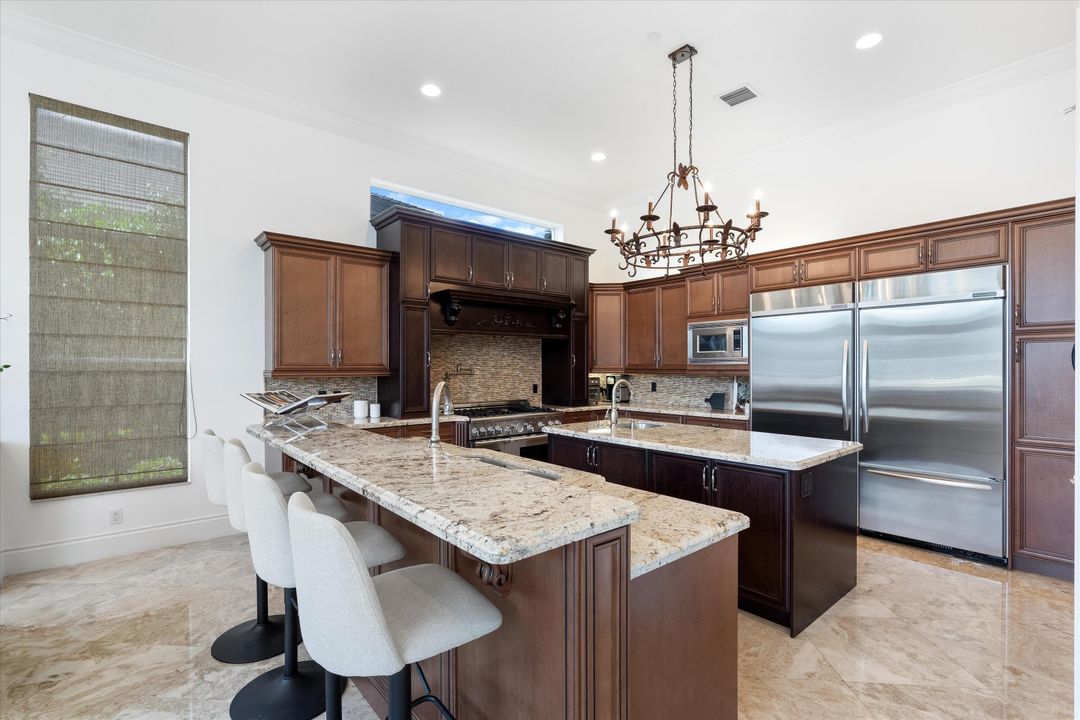 Под контрактом: $4,485,000 (7 спален, 7 ванн, 6907 Квадратных фут)