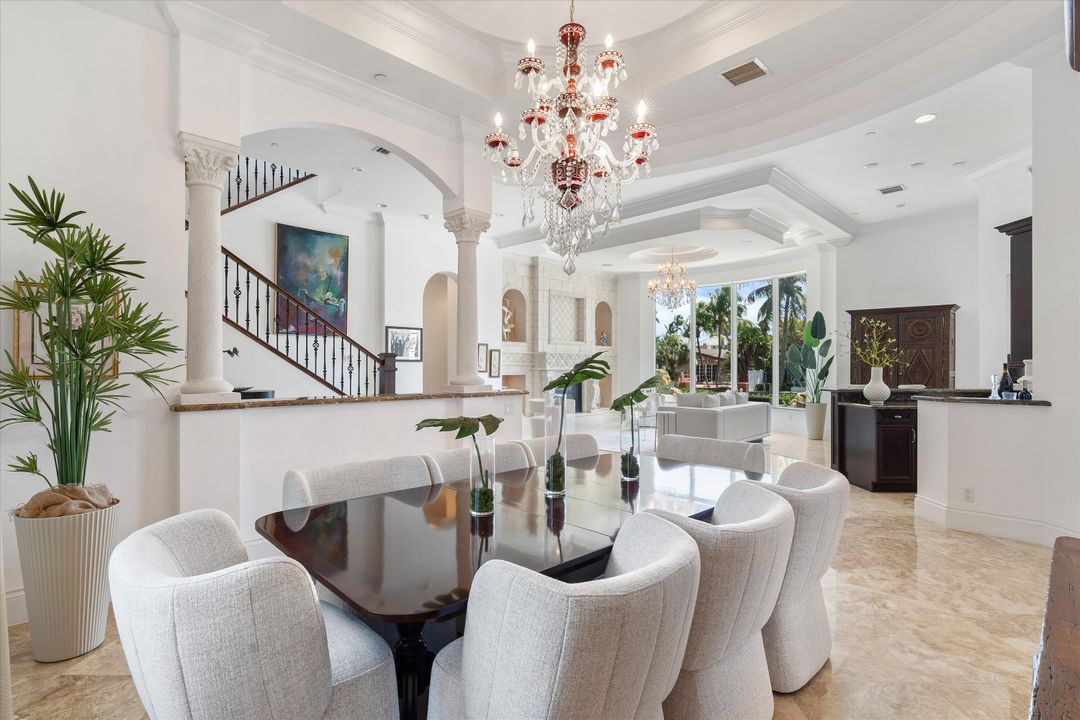 Под контрактом: $4,485,000 (7 спален, 7 ванн, 6907 Квадратных фут)