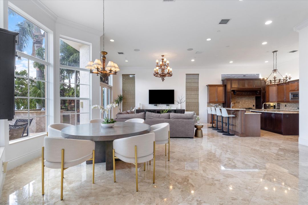 Под контрактом: $4,485,000 (7 спален, 7 ванн, 6907 Квадратных фут)