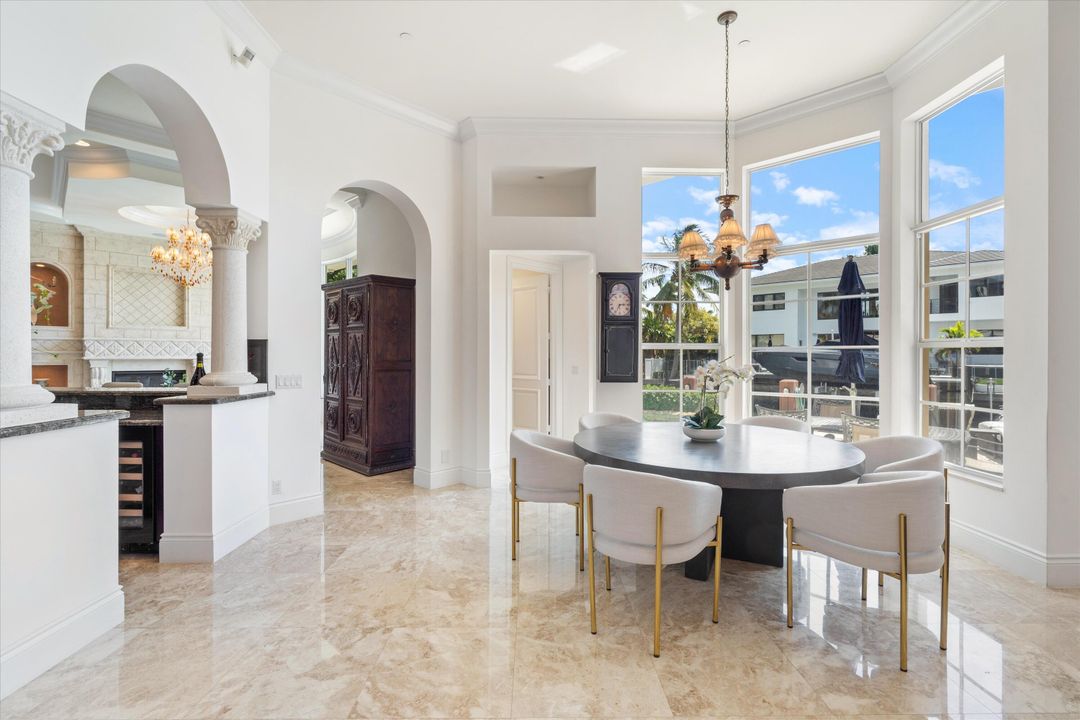 Под контрактом: $4,485,000 (7 спален, 7 ванн, 6907 Квадратных фут)