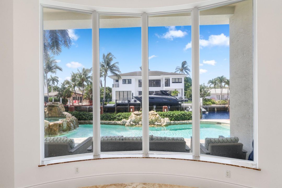 Под контрактом: $4,485,000 (7 спален, 7 ванн, 6907 Квадратных фут)