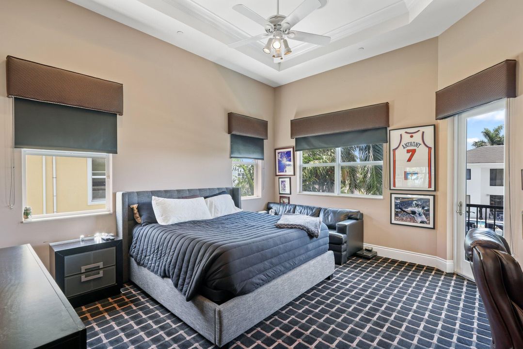 Под контрактом: $4,485,000 (7 спален, 7 ванн, 6907 Квадратных фут)