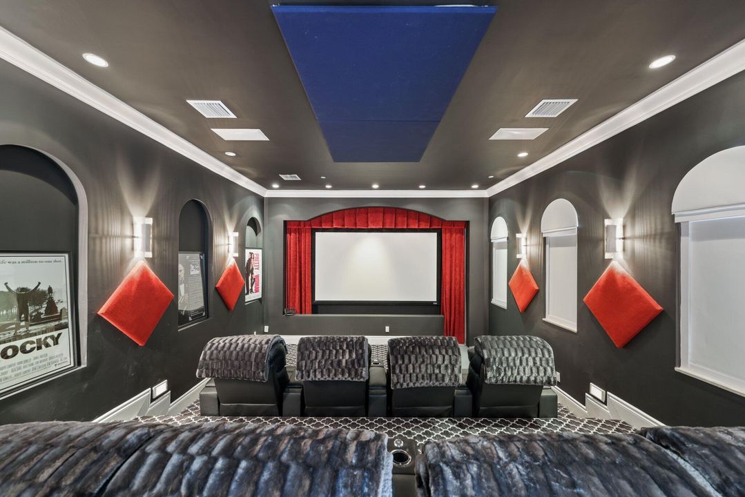 Под контрактом: $4,485,000 (7 спален, 7 ванн, 6907 Квадратных фут)