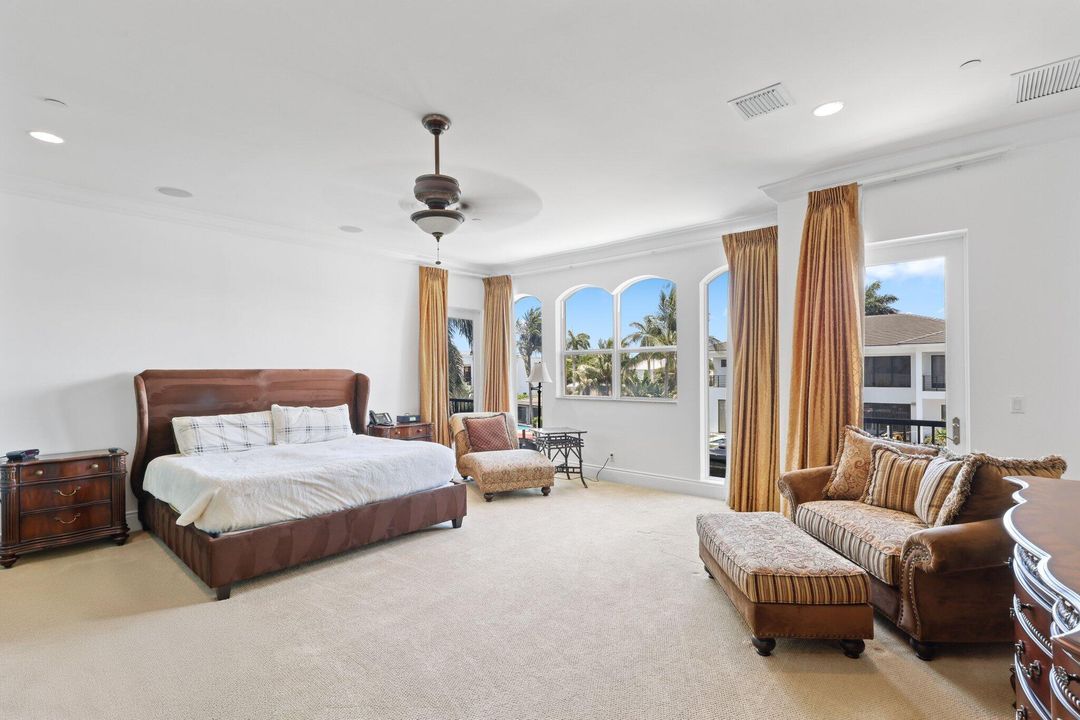 Под контрактом: $4,485,000 (7 спален, 7 ванн, 6907 Квадратных фут)