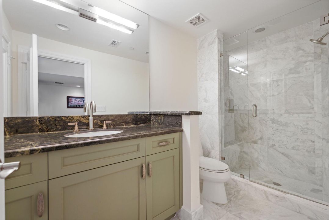 Под контрактом: $4,485,000 (7 спален, 7 ванн, 6907 Квадратных фут)