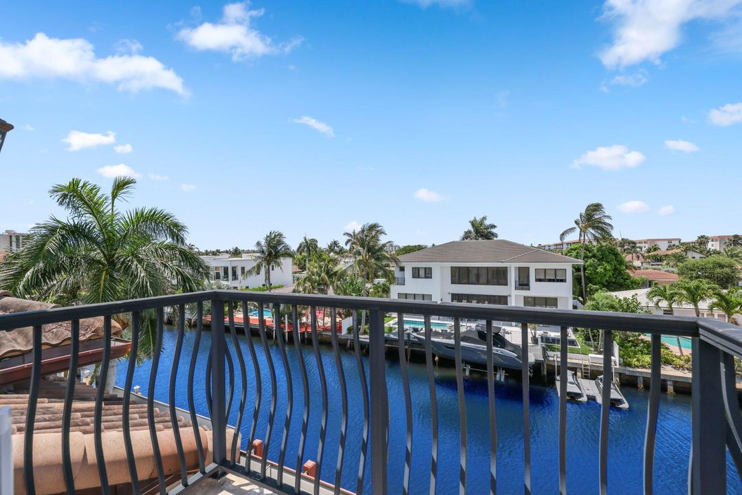 Под контрактом: $4,485,000 (7 спален, 7 ванн, 6907 Квадратных фут)