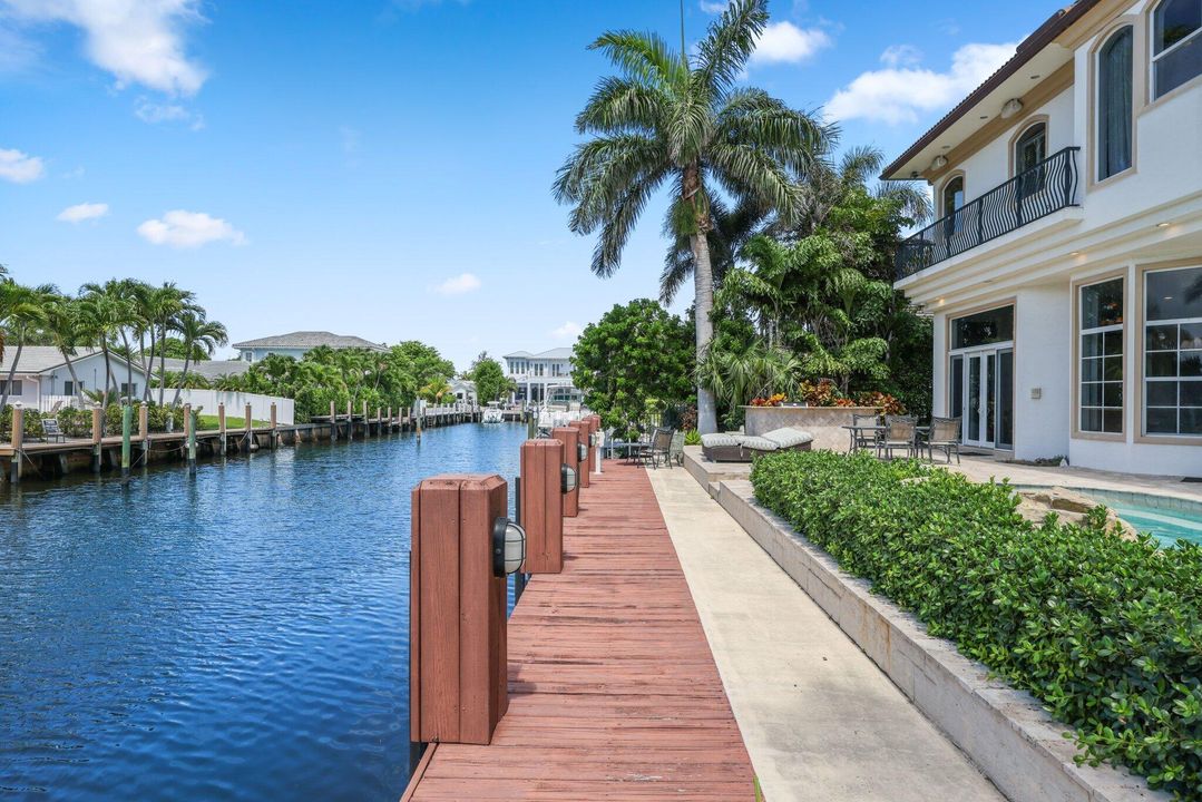 Под контрактом: $4,485,000 (7 спален, 7 ванн, 6907 Квадратных фут)