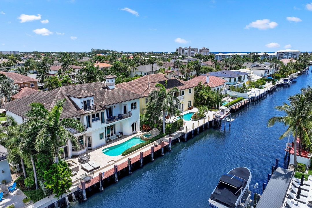 Под контрактом: $4,485,000 (7 спален, 7 ванн, 6907 Квадратных фут)