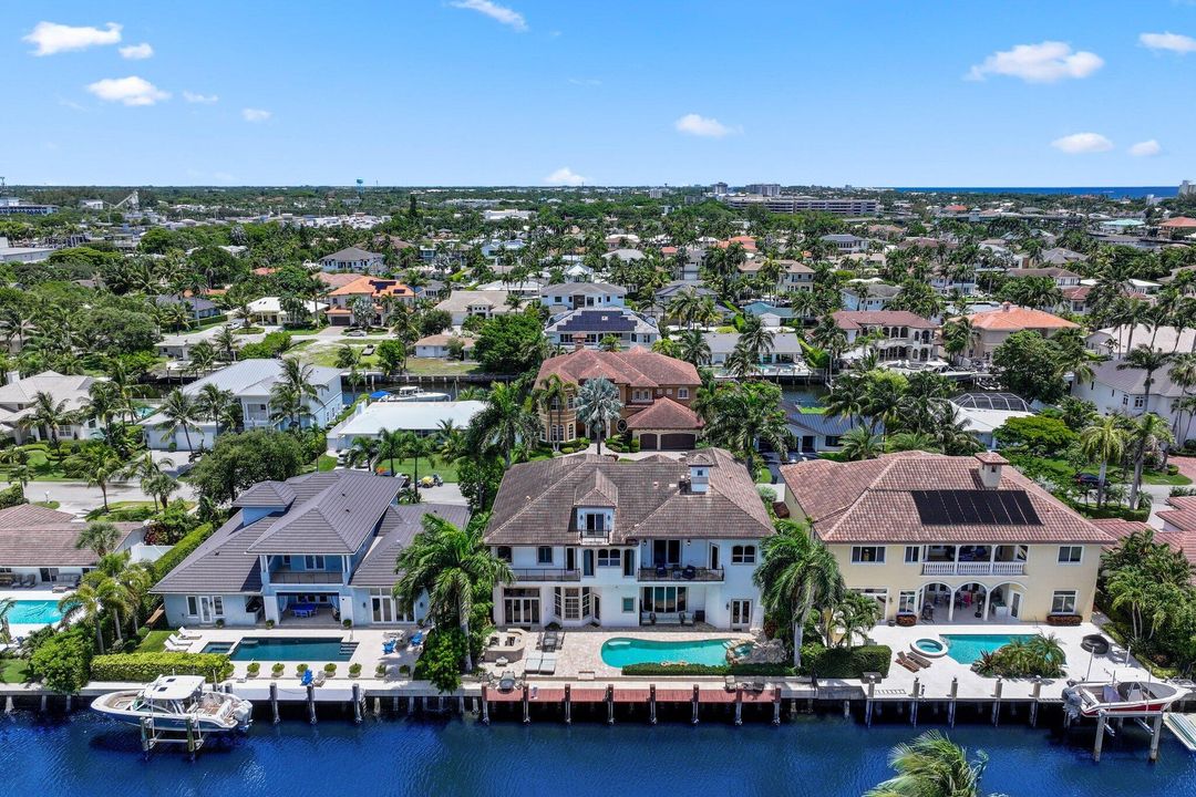 Под контрактом: $4,485,000 (7 спален, 7 ванн, 6907 Квадратных фут)