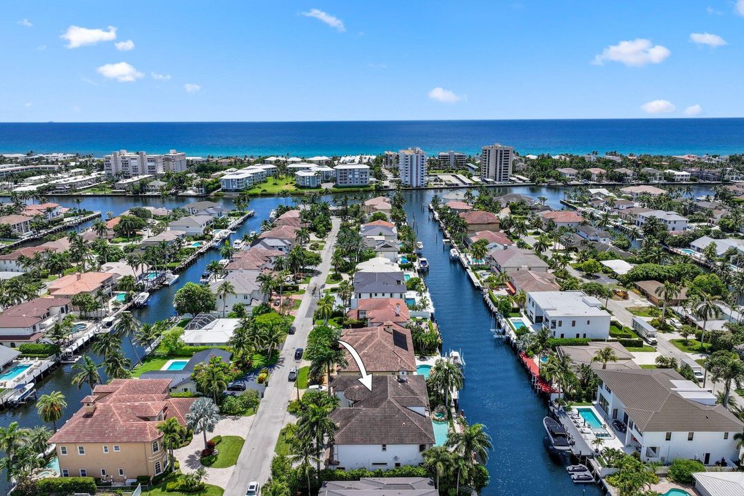 Под контрактом: $4,485,000 (7 спален, 7 ванн, 6907 Квадратных фут)