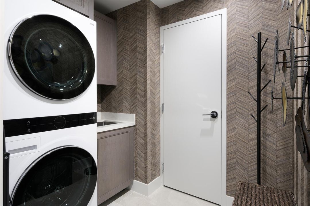 For Sale: $3,995,000 (3 beds, 3 baths, 2440 Square Feet)