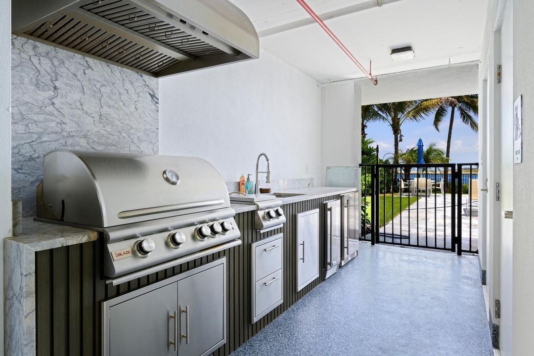 For Sale: $3,995,000 (3 beds, 3 baths, 2440 Square Feet)