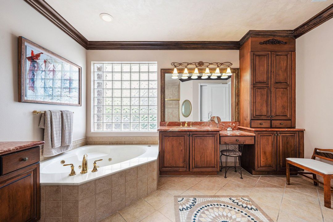 For Sale: $875,000 (4 beds, 2 baths, 2808 Square Feet)