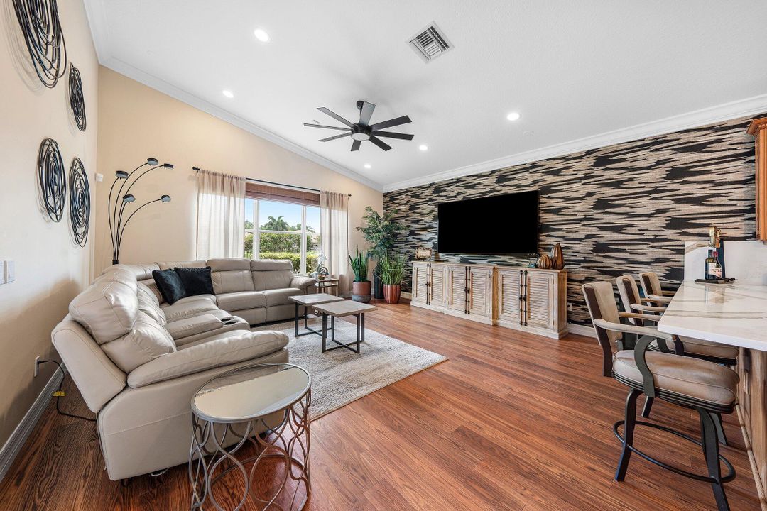 For Sale: $875,000 (4 beds, 2 baths, 2808 Square Feet)