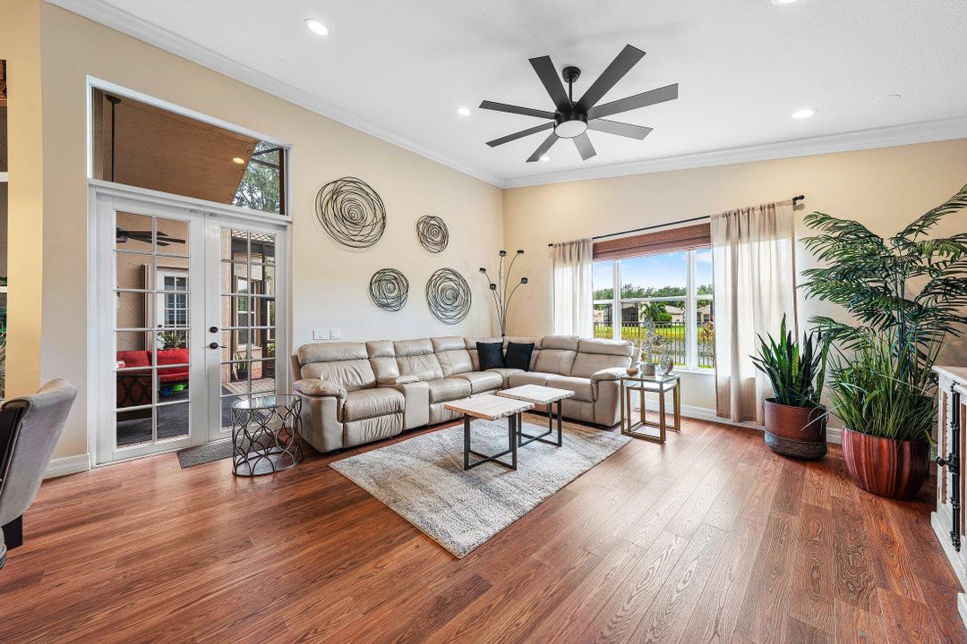 For Sale: $875,000 (4 beds, 2 baths, 2808 Square Feet)