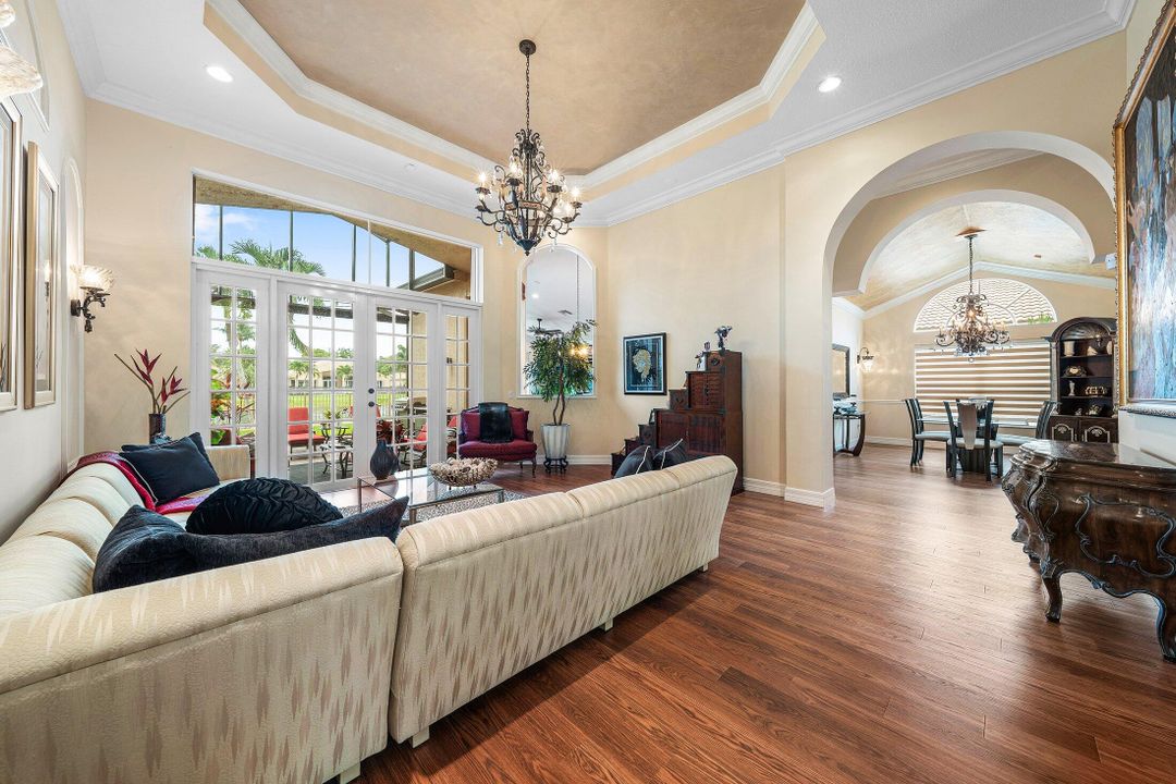 For Sale: $875,000 (4 beds, 2 baths, 2808 Square Feet)