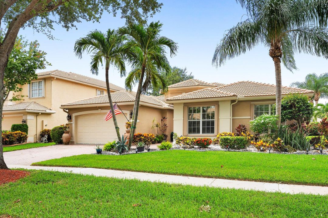 For Sale: $875,000 (4 beds, 2 baths, 2808 Square Feet)