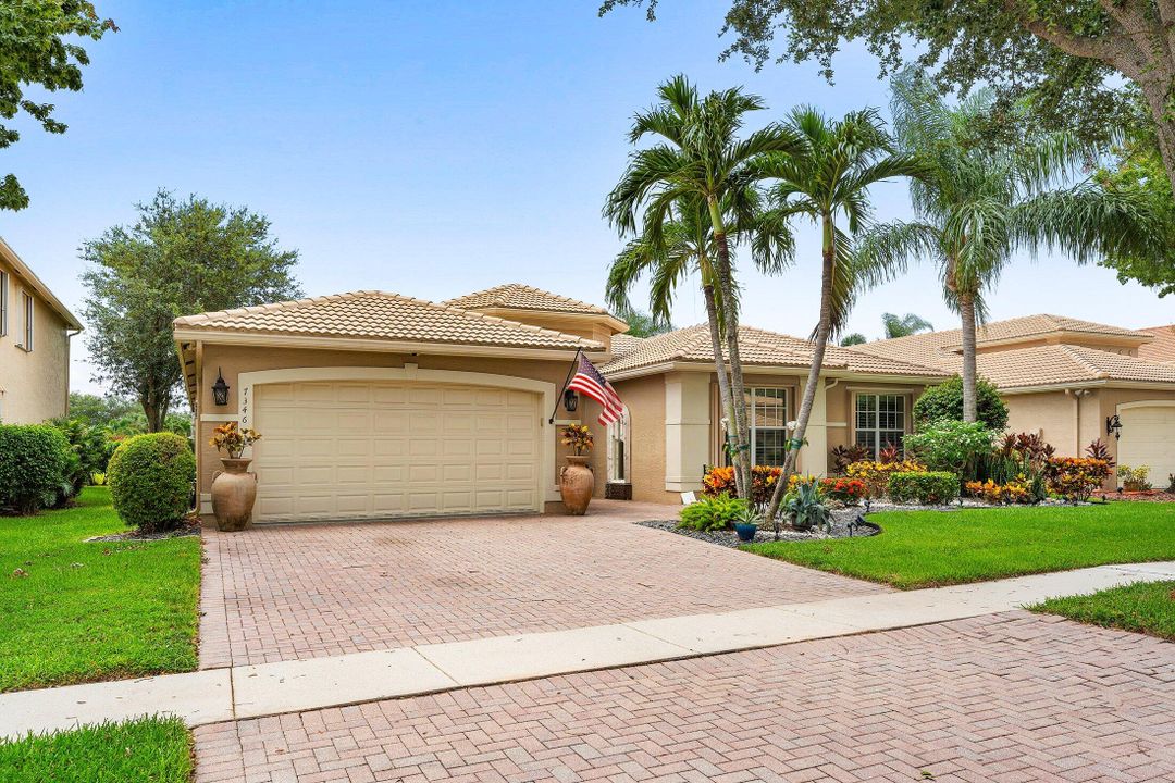 For Sale: $875,000 (4 beds, 2 baths, 2808 Square Feet)