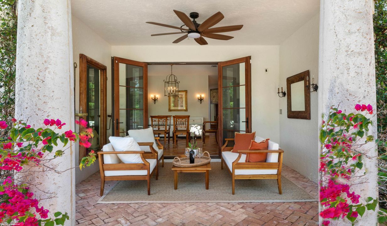 最近售出: $2,300,000 (3 贝兹, 3 浴室, 3309 平方英尺)