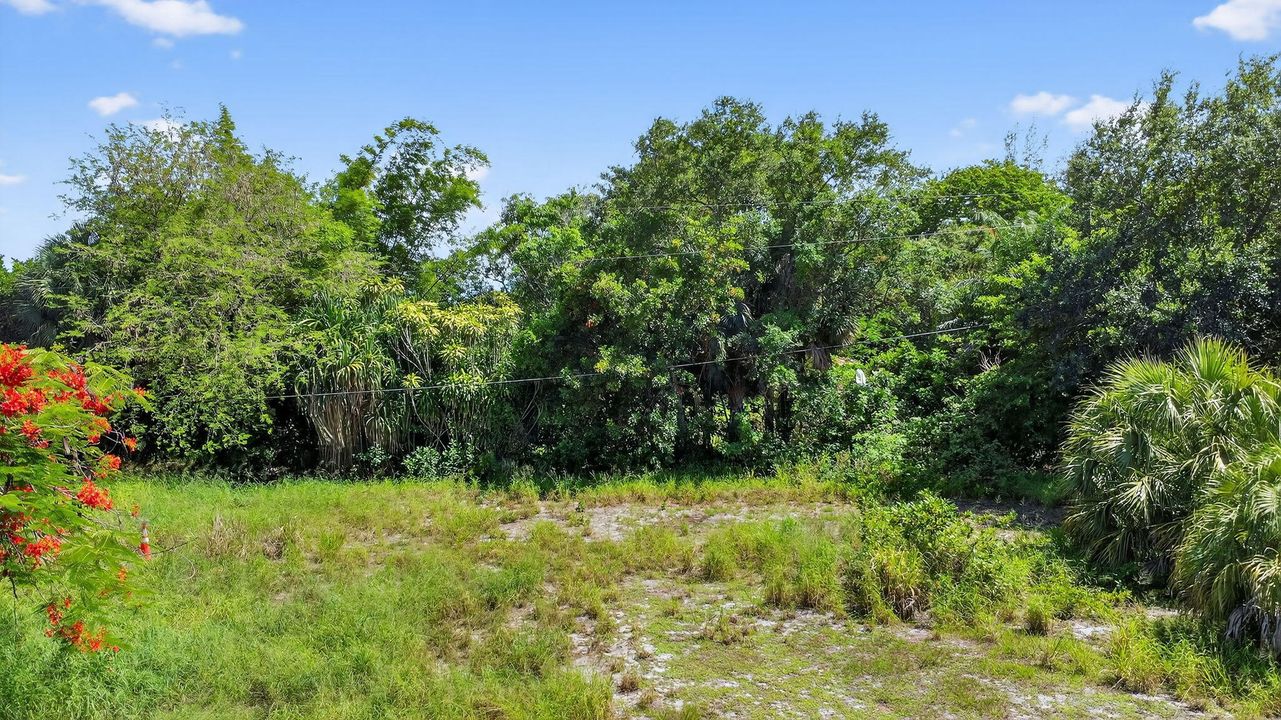 合同活跃: $995,000 (4 贝兹, 3 浴室, 2115 平方英尺)