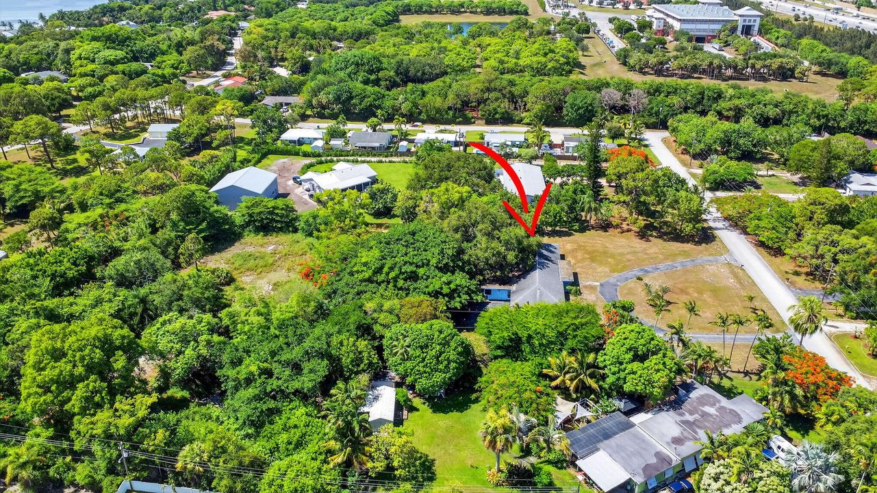 合同活跃: $995,000 (4 贝兹, 3 浴室, 2115 平方英尺)