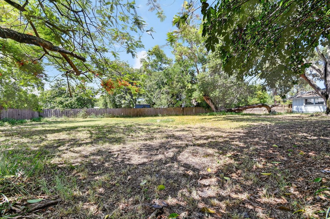 合同活跃: $995,000 (4 贝兹, 3 浴室, 2115 平方英尺)