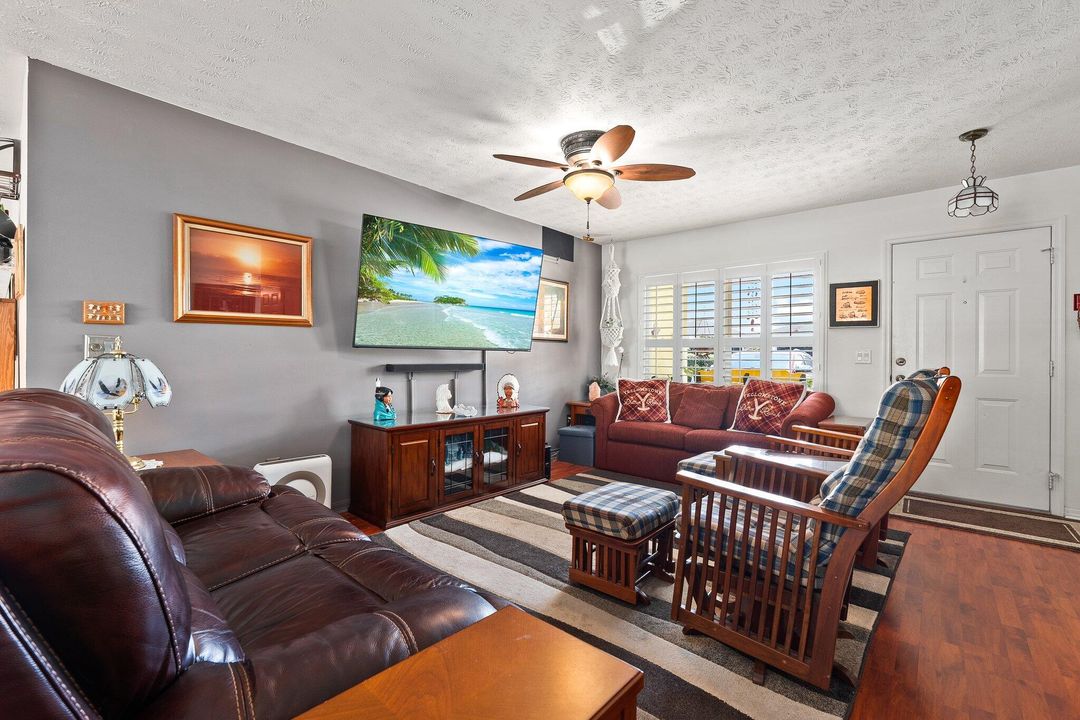 待售: $149,900 (2 贝兹, 2 浴室, 1135 平方英尺)