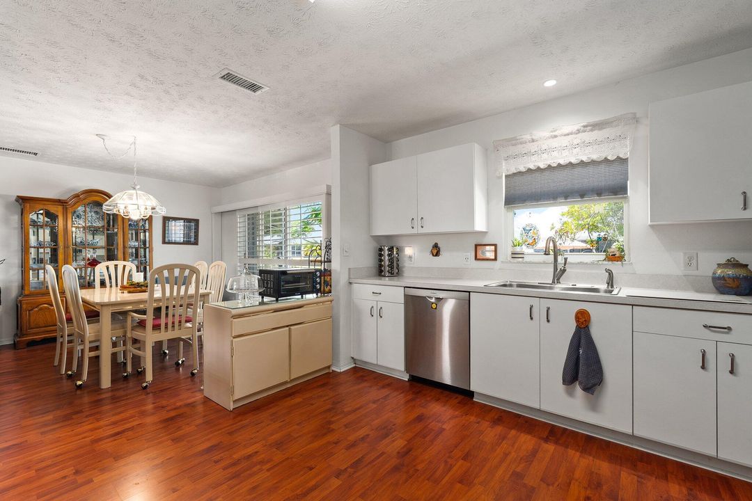 待售: $149,900 (2 贝兹, 2 浴室, 1135 平方英尺)