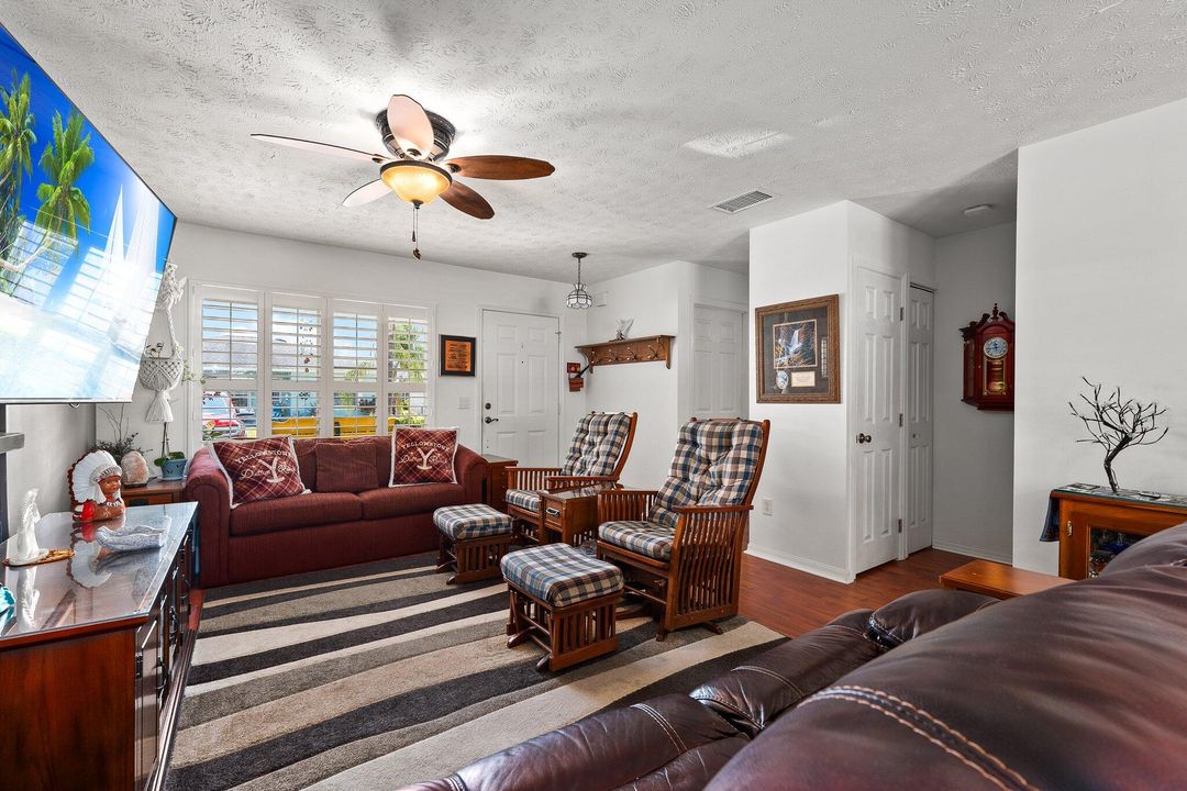 待售: $149,900 (2 贝兹, 2 浴室, 1135 平方英尺)