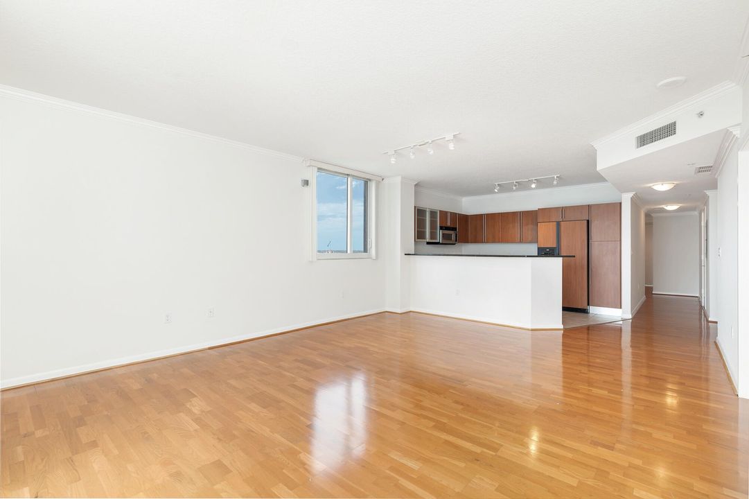 Activo con contrato: $875,000 (3 camas, 2 baños, 1625 Pies cuadrados)