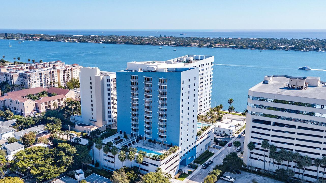 Activo con contrato: $875,000 (3 camas, 2 baños, 1625 Pies cuadrados)