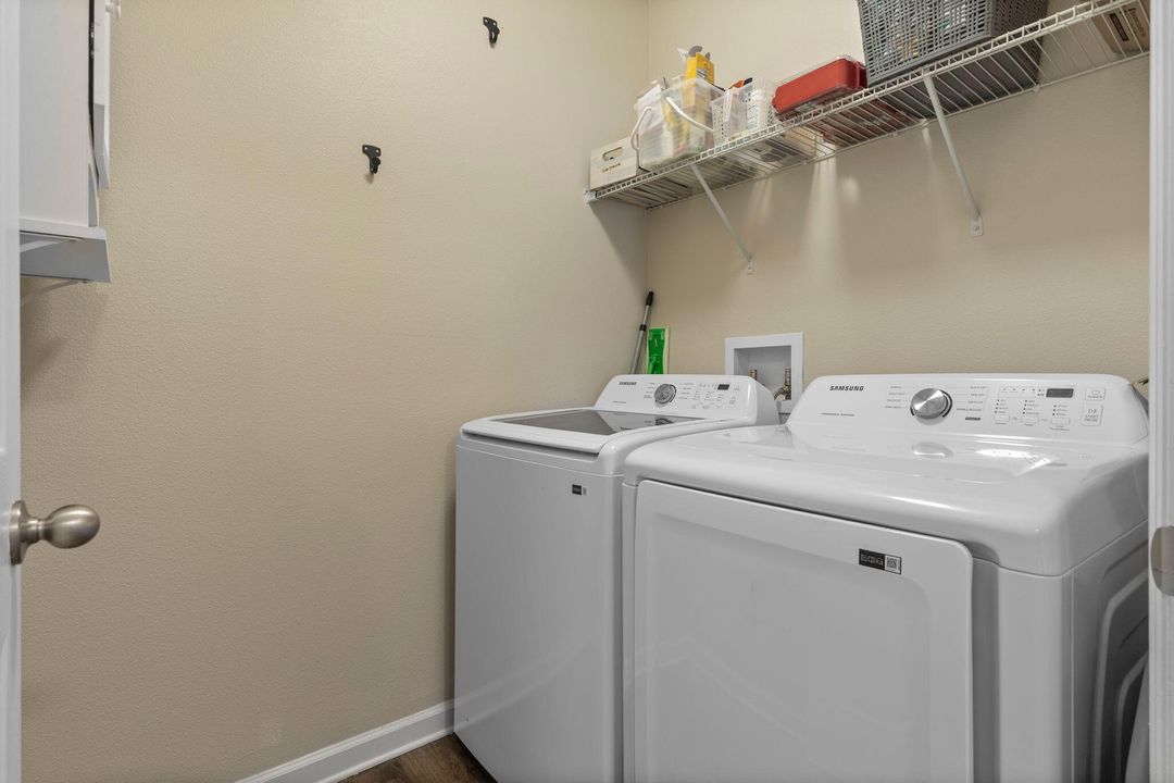 Под контрактом: $339,000 (4 спален, 2 ванн, 1851 Квадратных фут)