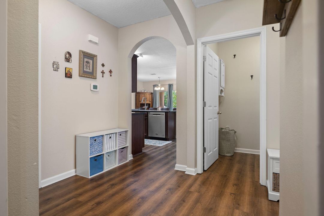 Под контрактом: $339,000 (4 спален, 2 ванн, 1851 Квадратных фут)