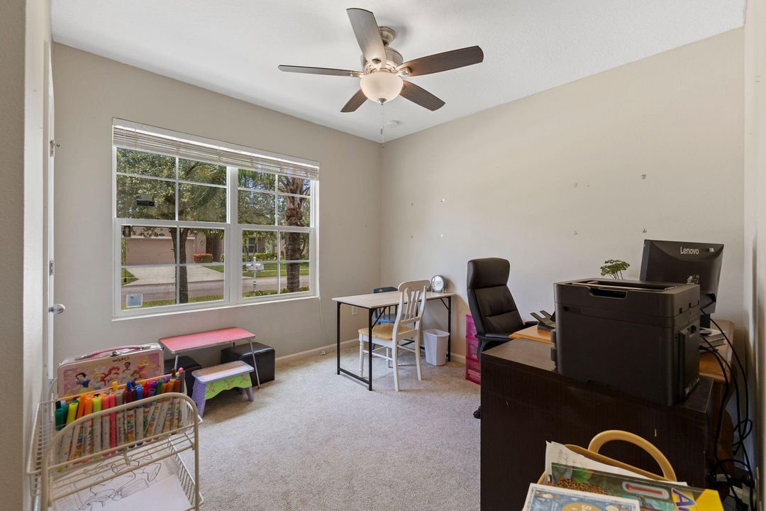 Под контрактом: $339,000 (4 спален, 2 ванн, 1851 Квадратных фут)