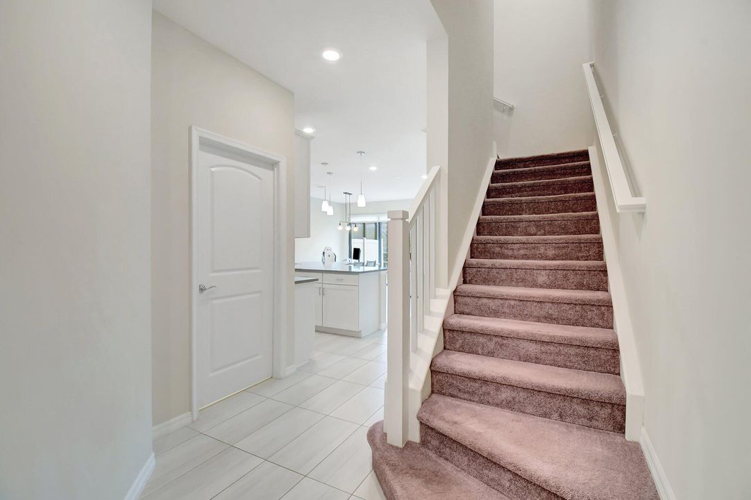 En Venta: $669,000 (3 camas, 2 baños, 1774 Pies cuadrados)